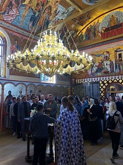 Богослужење у цркви архангела Гаврила у Чајетини